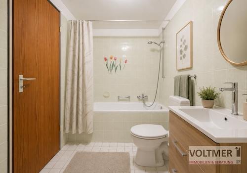 Badezimmer mit KI-Staging