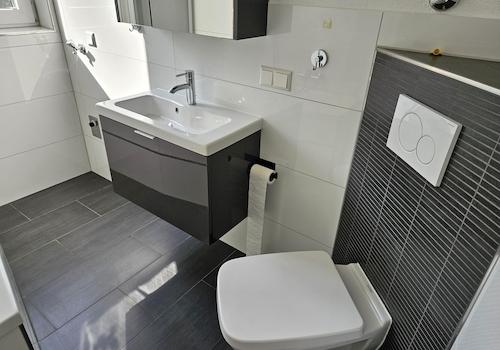 Bad mit Badewanne und WC