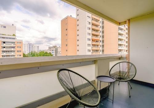 schöner großer Balkon