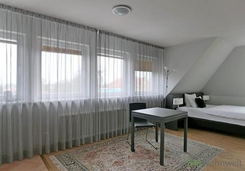 helle Fensterfront