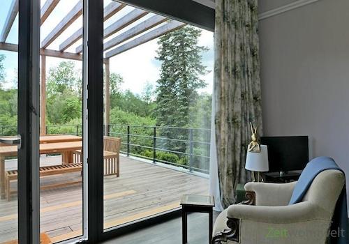 Sessel am Balkonfenster