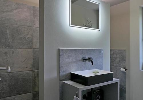 bodentiefe Dusche (links)
