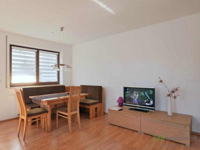 Esstisch und TV