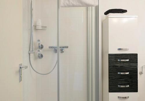 Dusche im Bad