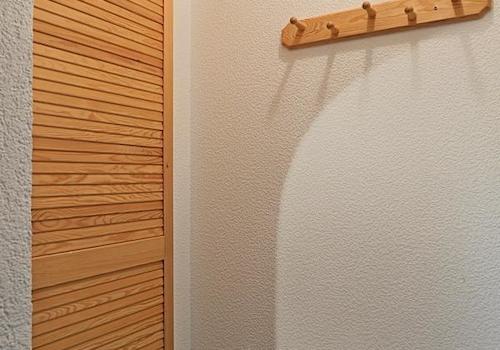 Wand-Kleiderschrank
