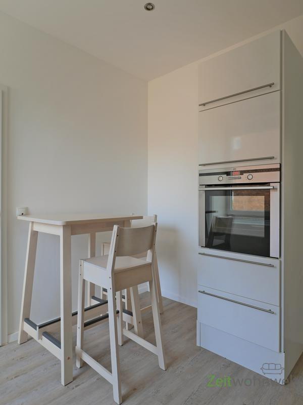Esstisch und Backofen
