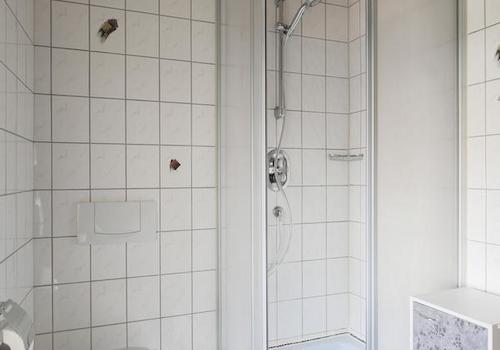 Dusche im Bad