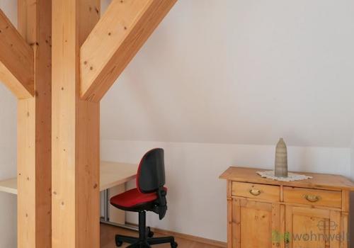 kleiner Schreibtisch im Wohnzimmer