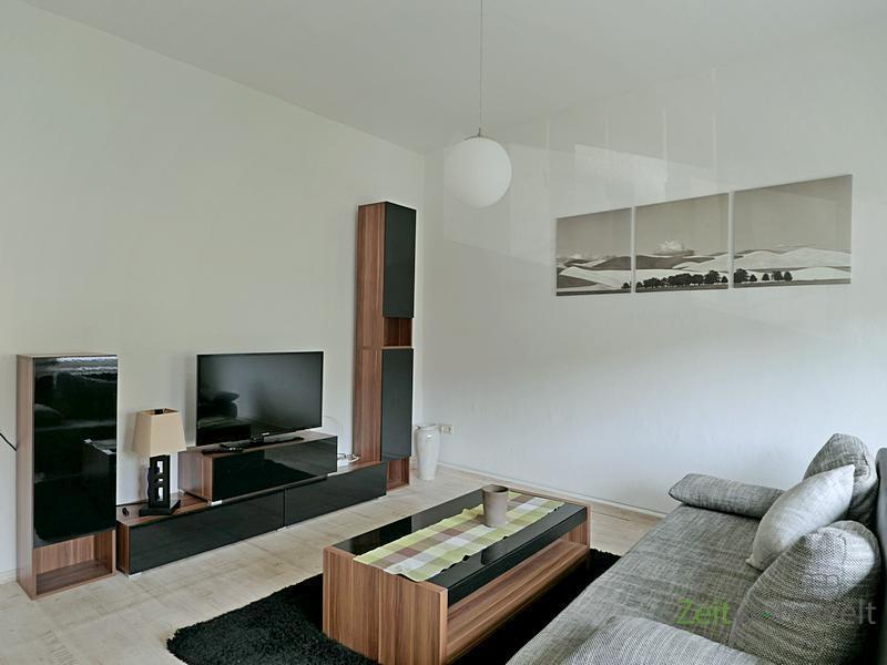 TV und Schrankwand2