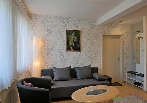 Blick ins Wohnzimmer