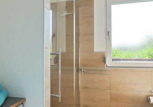Waschmaschine und Dusche