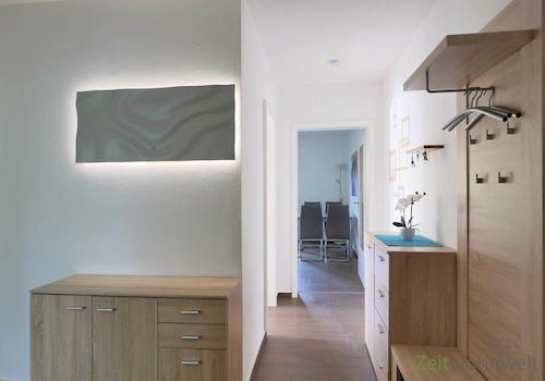 Wohnungsflur mit Garderobe