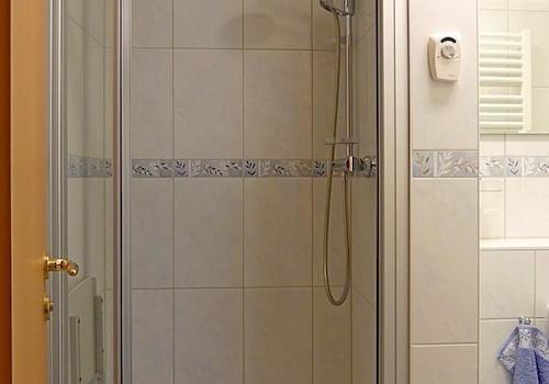 Dusche im kleinen Bad