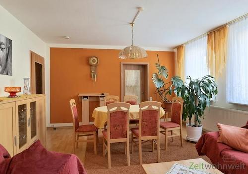 Blick ins Wohnzimmer