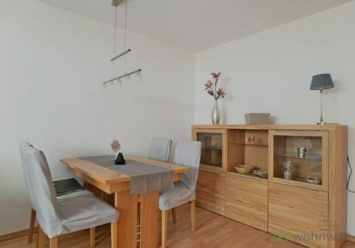 Esstisch und Sideboard