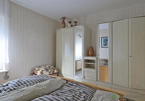 großer Schlafzimmerschrank