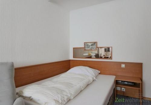Blick zum Bett