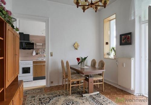 Esszimmer zwischen Küche und Veranda