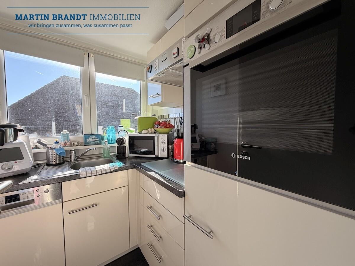 Küche mit Einbauküche