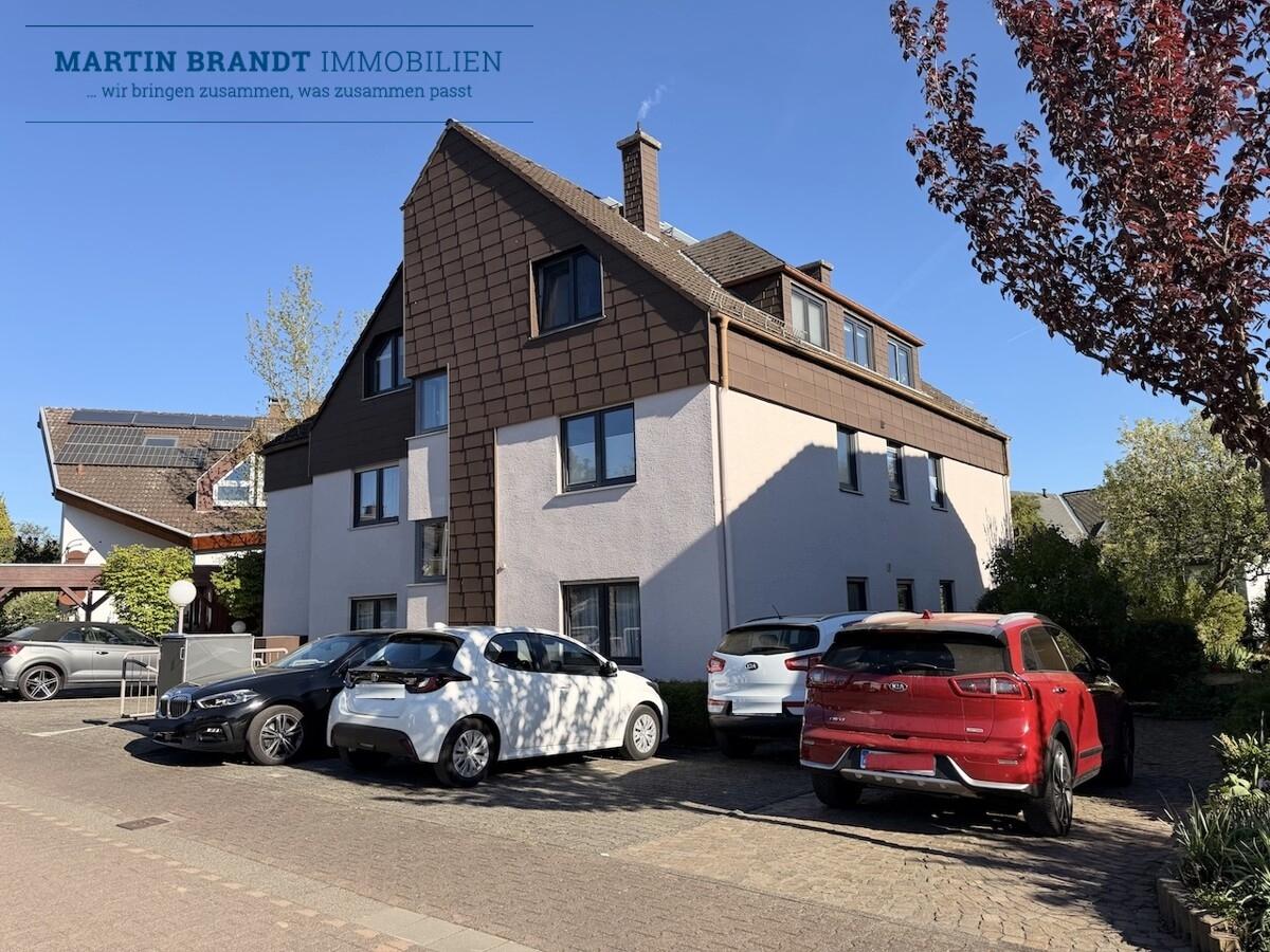 Parkplätze vor dem Haus