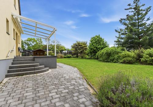 Zugang Haus/ Terrasse