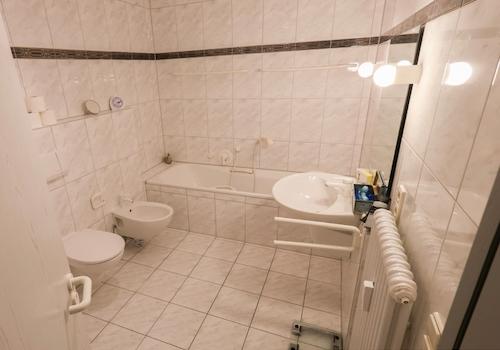 Großes Badezimmer