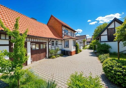 Blick auf den Hof von Westen