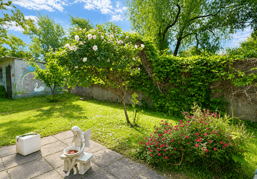 Weitläufige Gartenoase