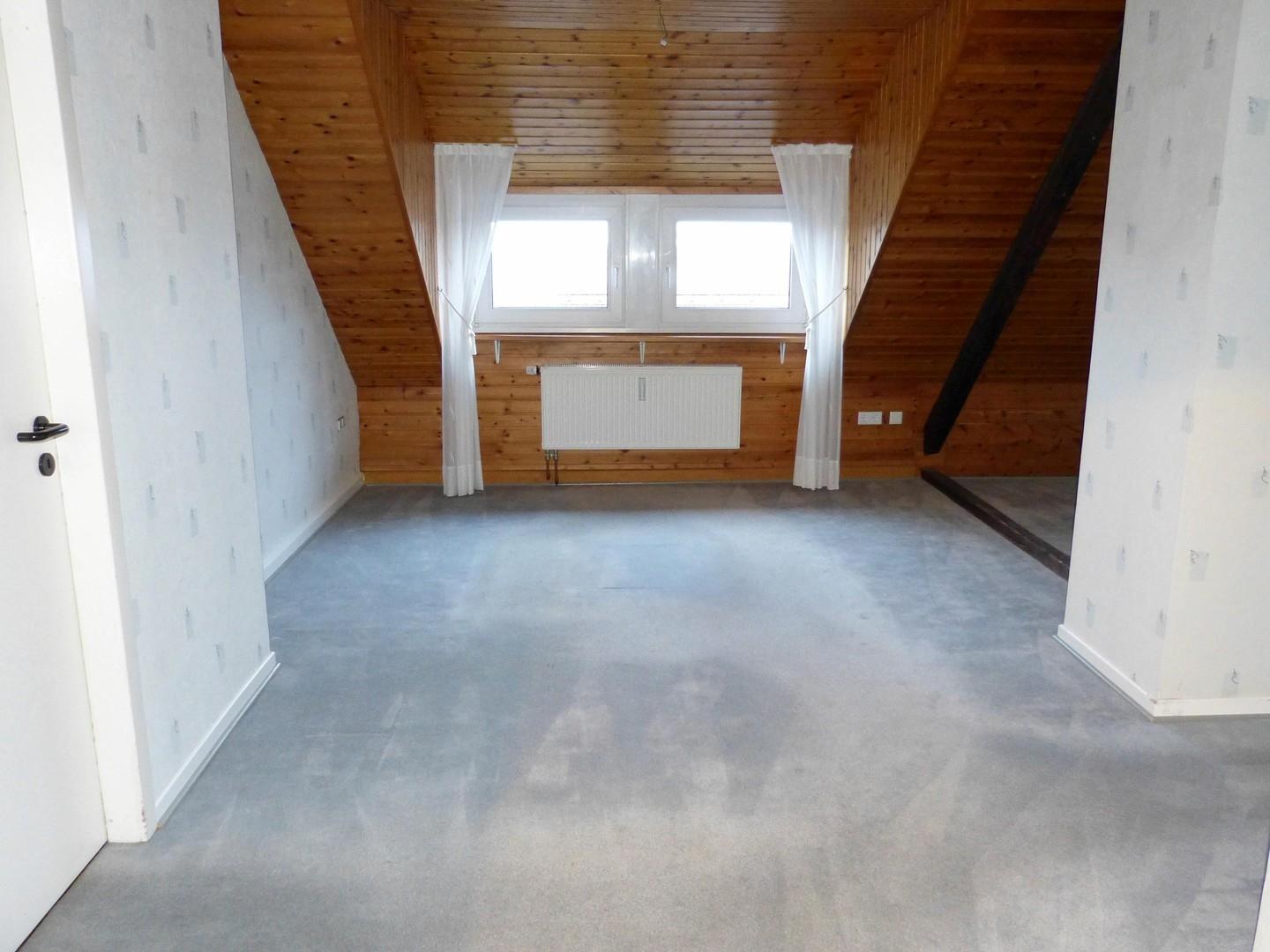 Wohn- und Esszimmer im Dachges