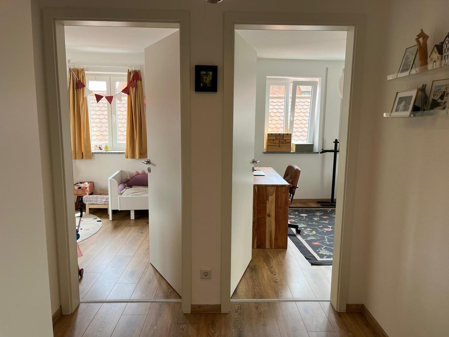 Flur mit Blick in Zimmer 