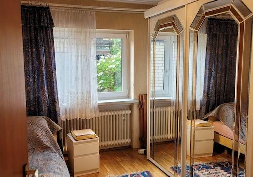 Schlafzimmer 1