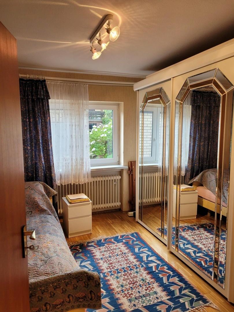Schlafzimmer 1