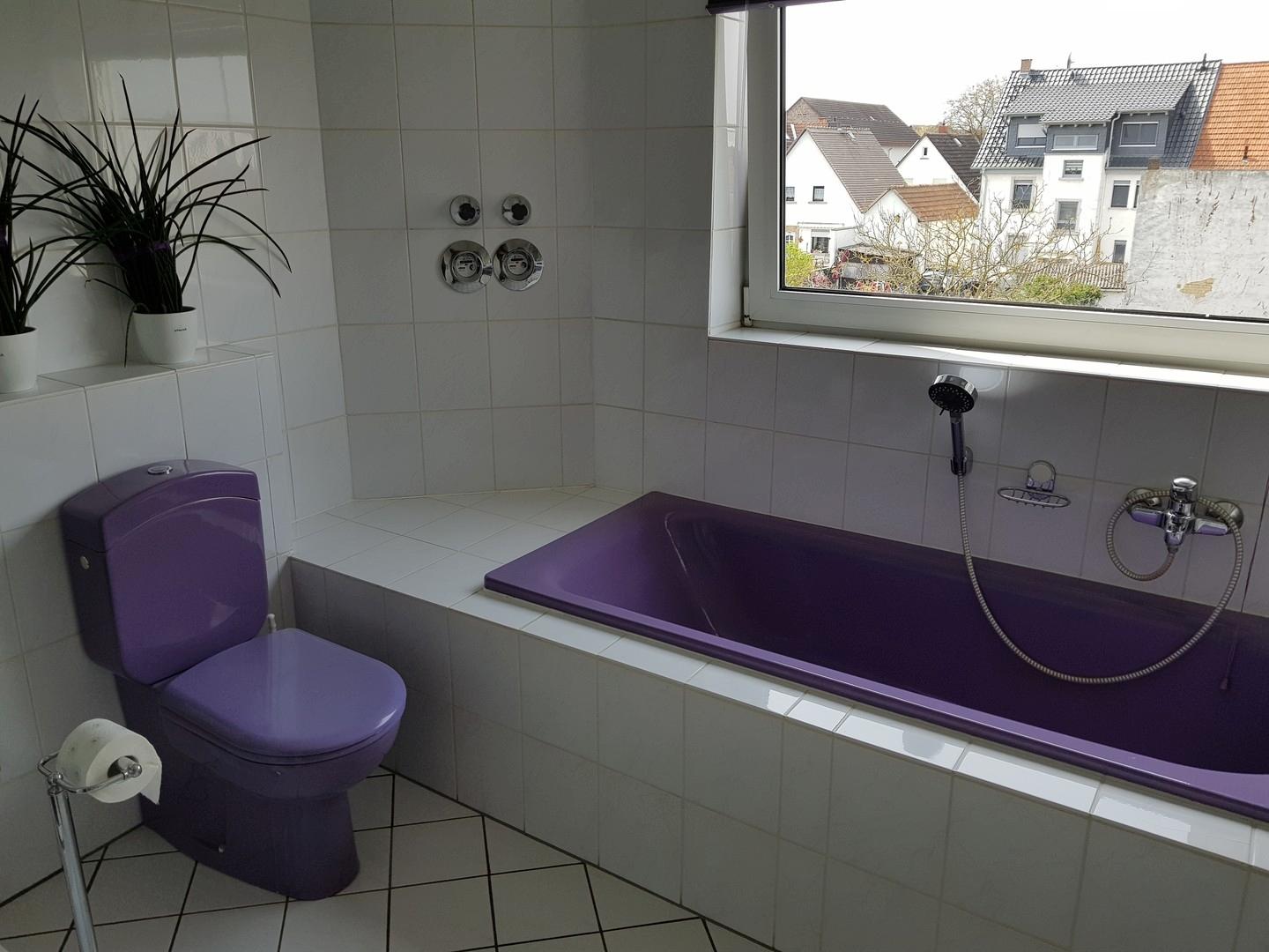 Bad mit Dusche und WC