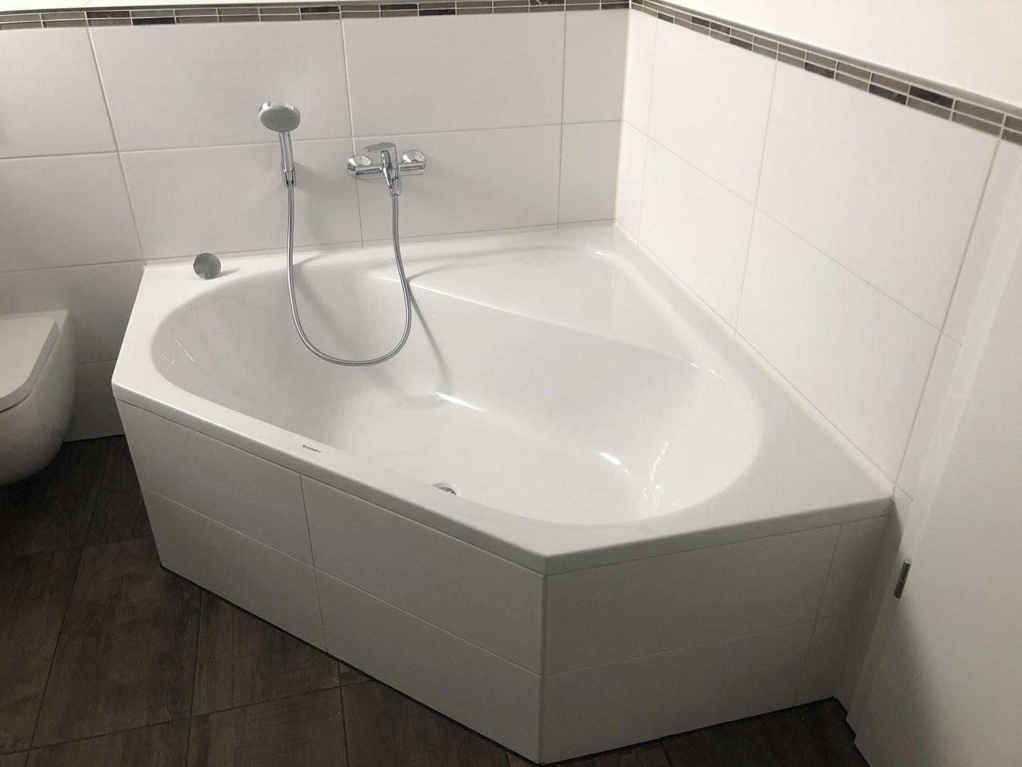 OG Masterbad Eckbadewanne