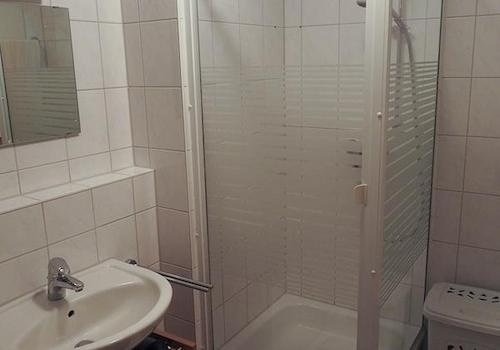 Badezimmer (unten) Duschkabine