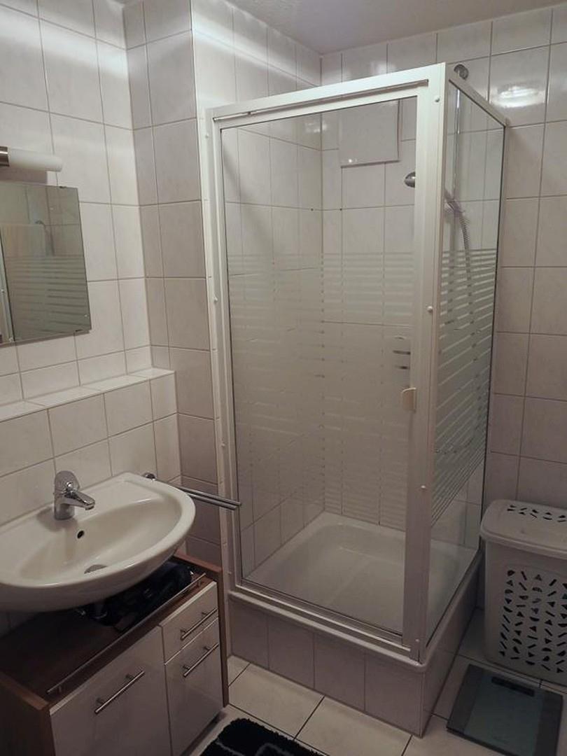 Badezimmer (unten) Duschkabine