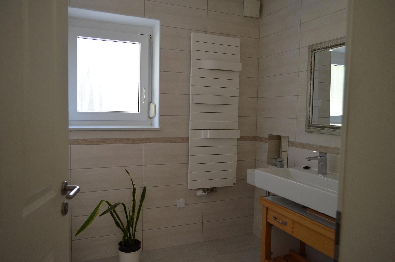 Bad - Waschbecken, Fenster