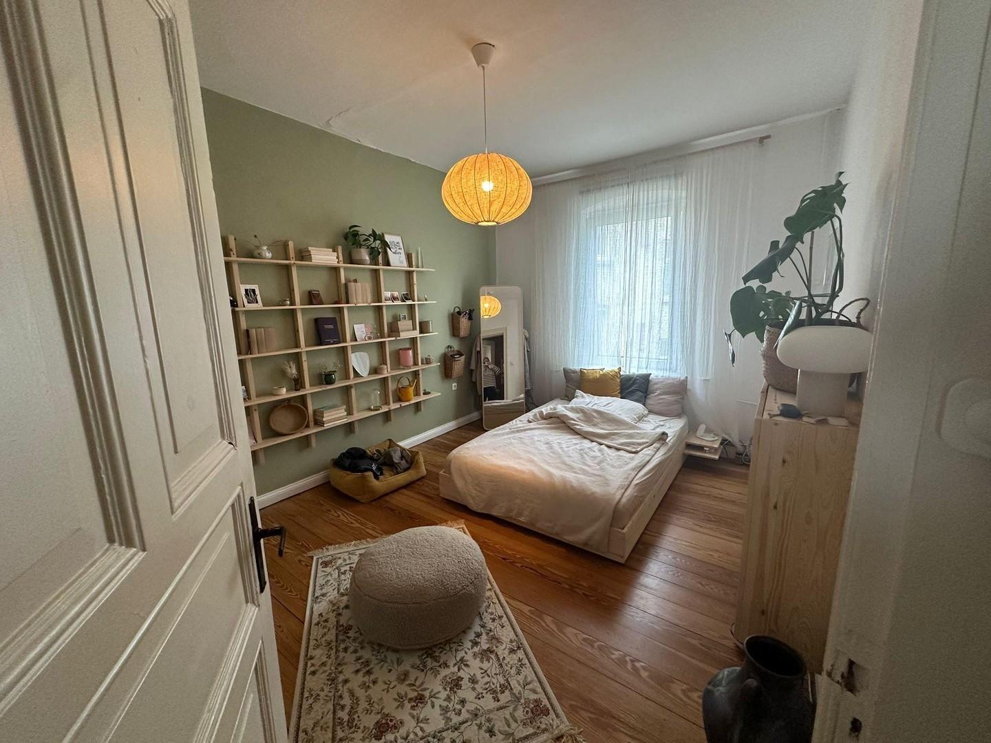 Helles, ruhiges Schlafzimmer 