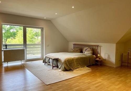 Schlafzimmer mit Balkon