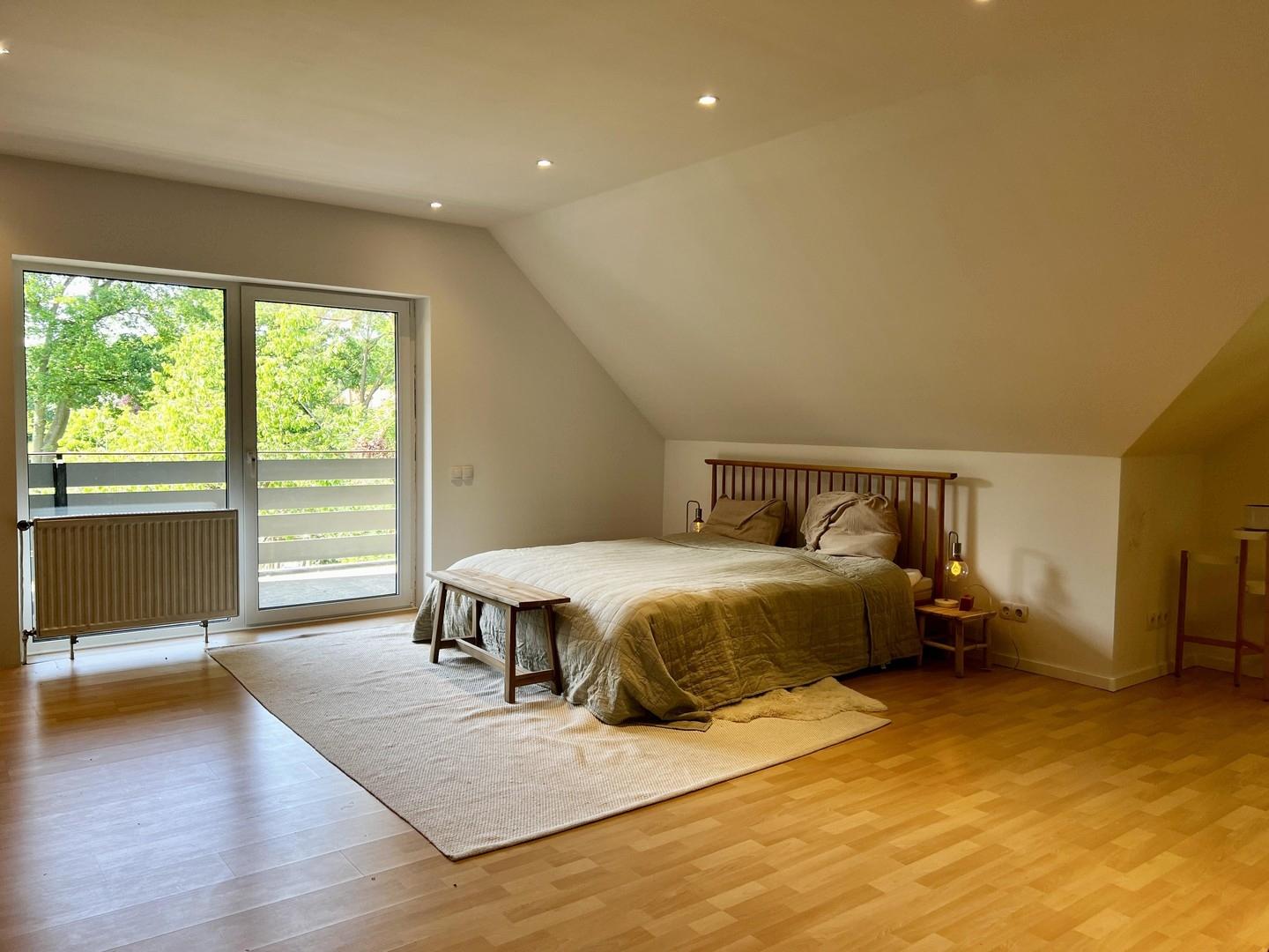 Schlafzimmer mit Balkon
