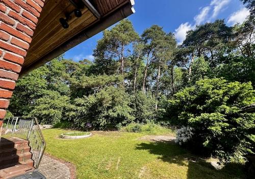Hintergarten mit Waldblick