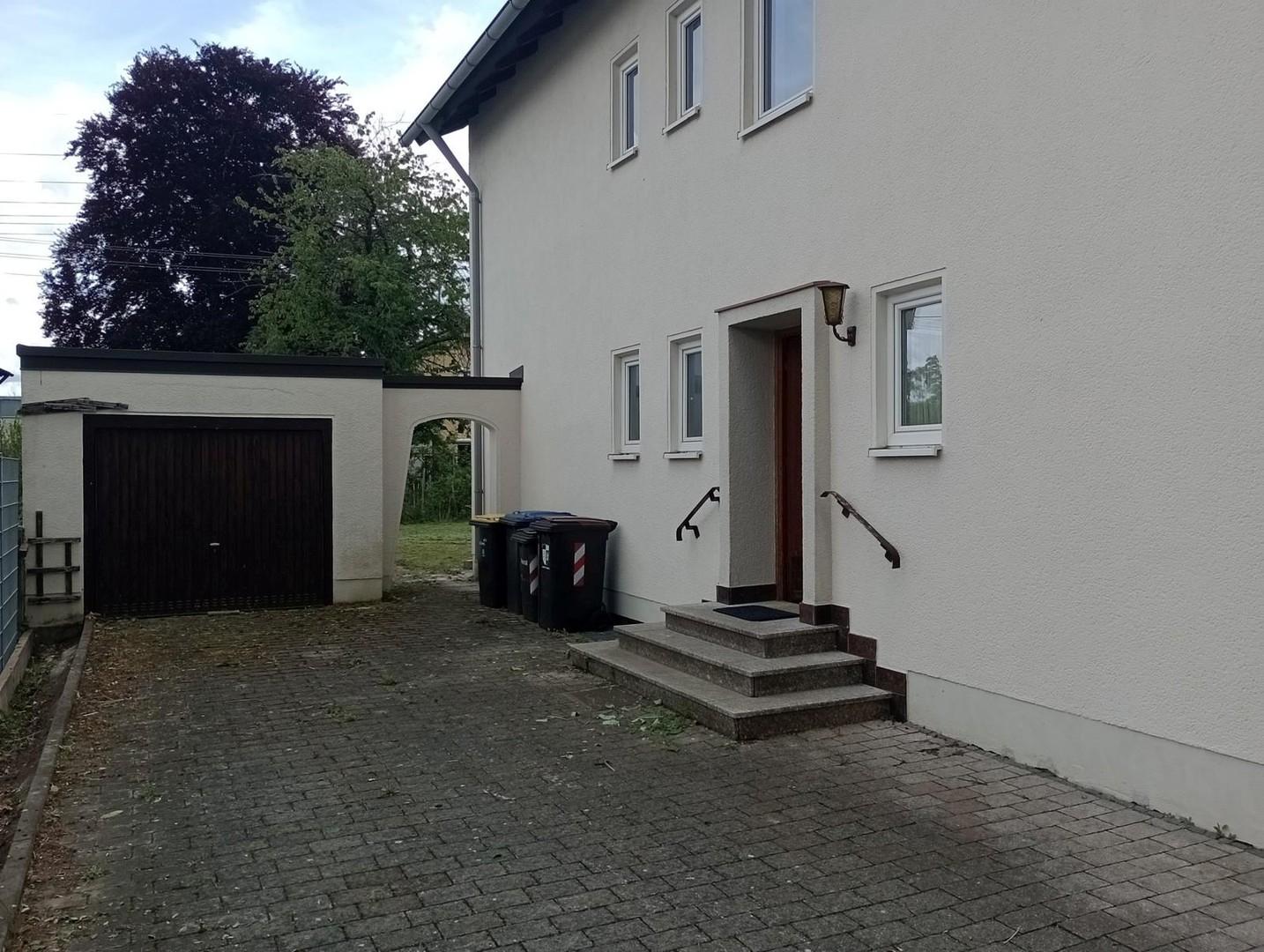 Eingangsbereich mit Garage