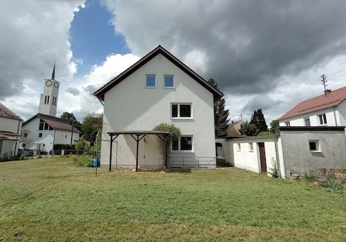 Ostansicht mit überdachter Ter