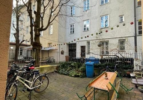 Kleiner Hinterhof zur nutzung 