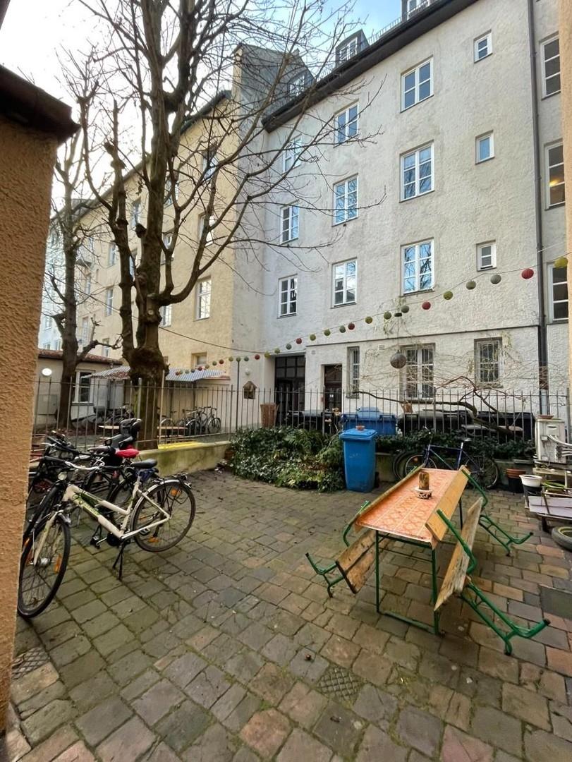 Kleiner Hinterhof zur nutzung 