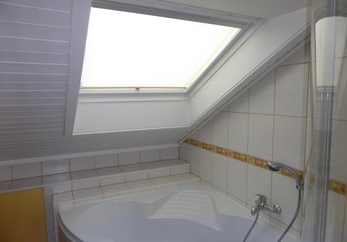 Eckbadewanne im Dachgeschoss