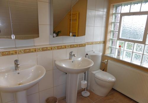 Bad im Dachgeschoss