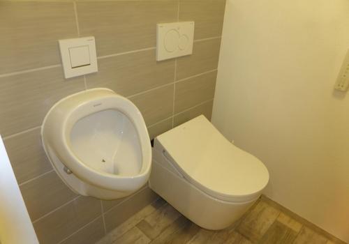 Sep. Toilette im Untergeschoss