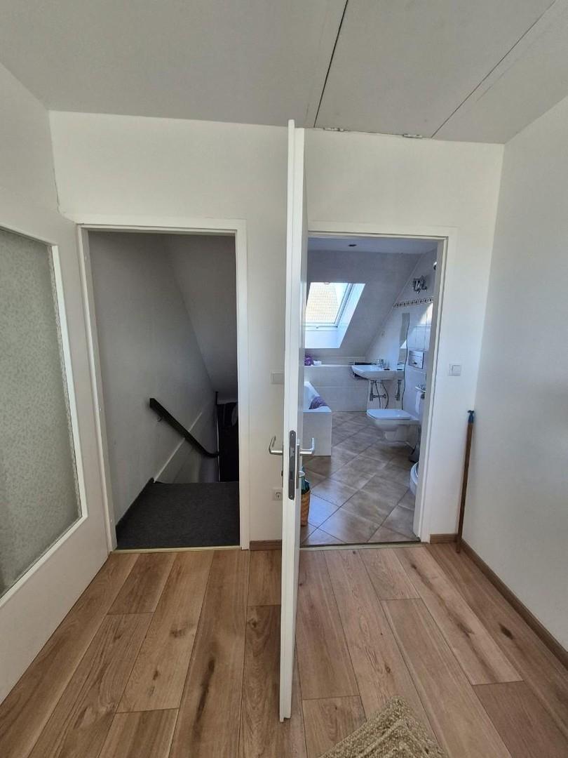Treppe und 2.Badezimmer