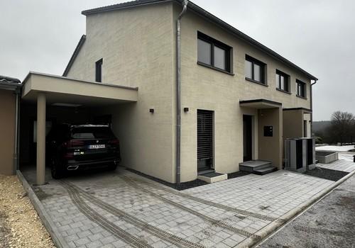Ansicht und Carport